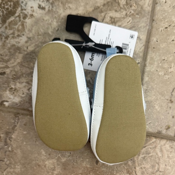 NWT Size 0-3 Months Carter's Child of Mine Light Blue Baby Shoes - Picture 2 of 2